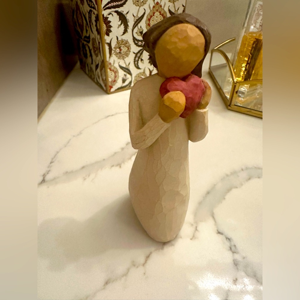 Willow Tree angel of the heart figurine